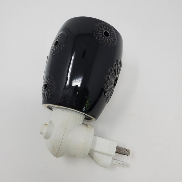 SCENTSY MINI PLUG IN WARMER BLACK SHASTA DAISY RETIRED - Picture 8 of 13